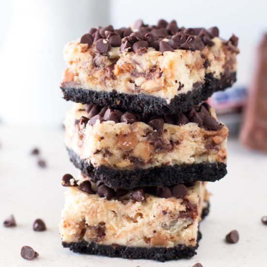 Snickers Caramel Cheesecake Bars