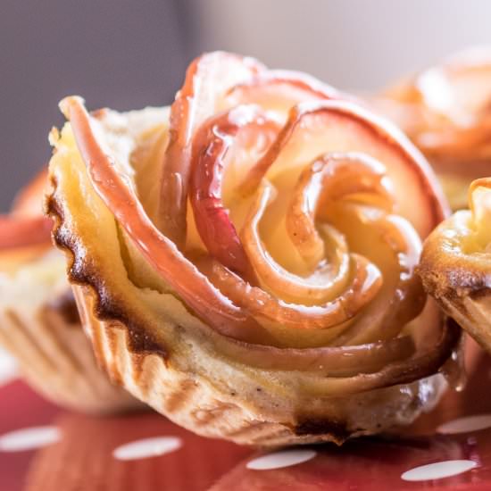 Cinnamon Apple Cheesecake Tarts
