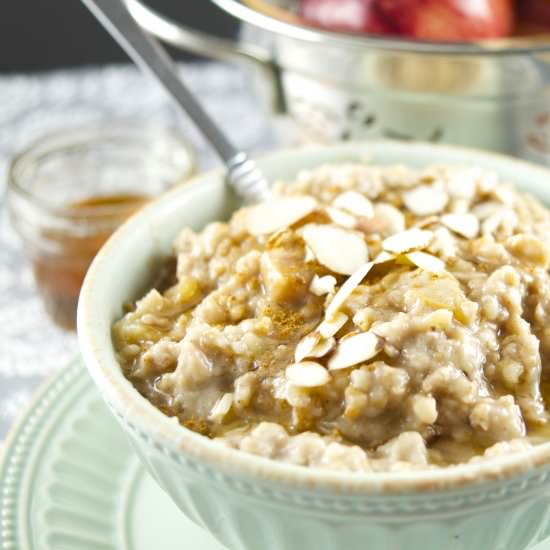 Slow Cooker Apple Oatmeal
