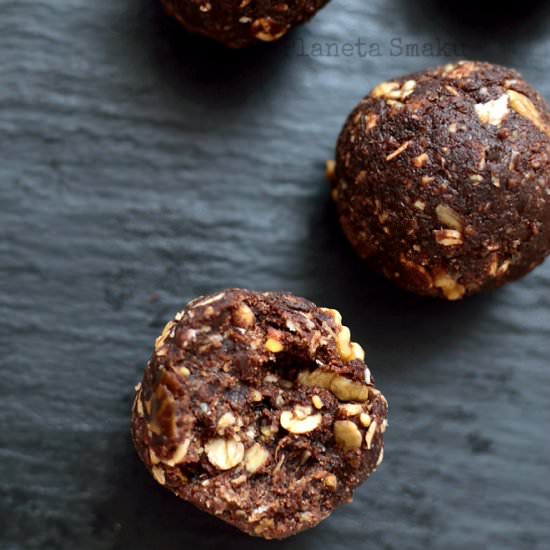 Raw Walnut Oatmeal Date Balls