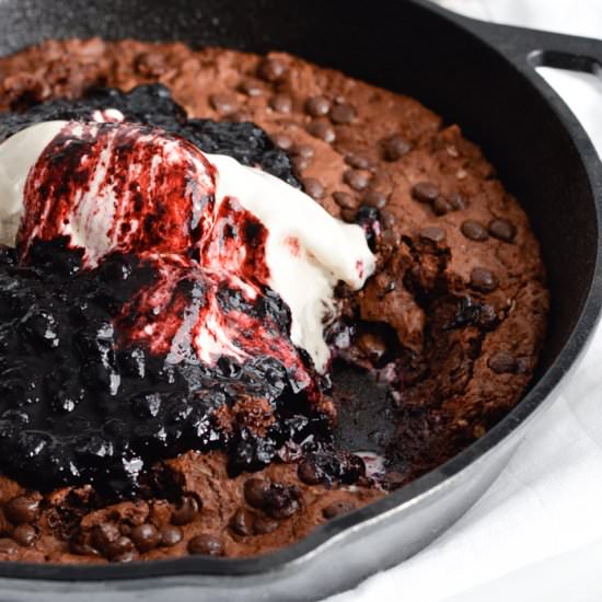 Oatmeal Fudgy Skillet Cookie