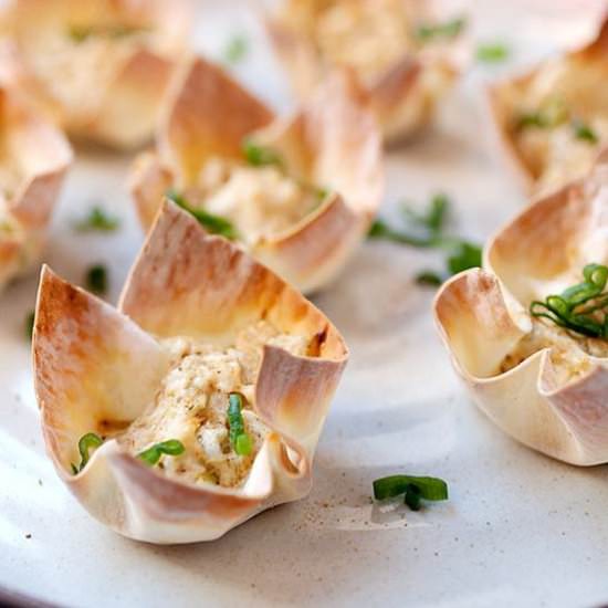 Hot Crab Dip Wonton Cups