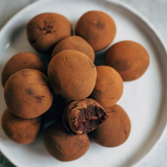 Raw Vegan Fudge Truffles