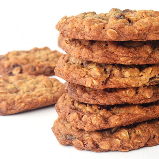 Chewy Oatmeal Raisin Cookies