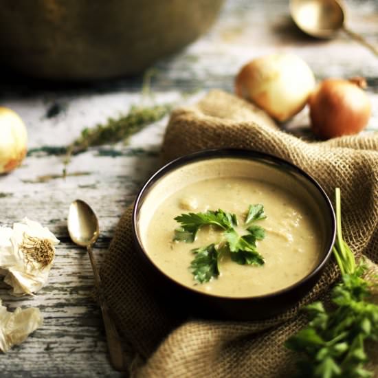 Low-Carb “Potato” Leek Soup