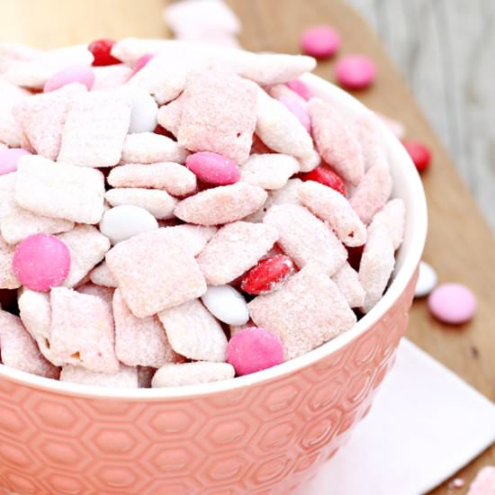 Strawberry Muddy Buddies