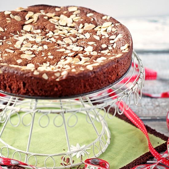 4-Ingredients Chocolate Cake