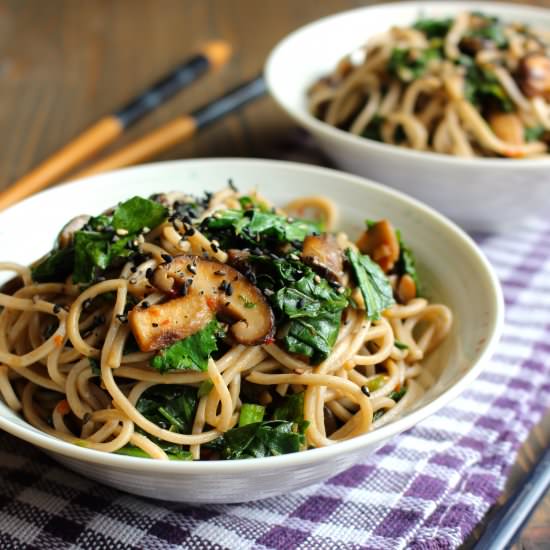 Kale & Soba with Garlic Mushrooms