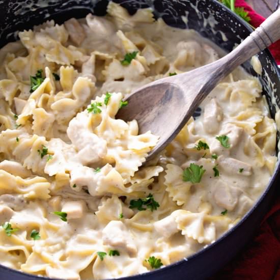 One Pot Garlic Chicken Alfredo
