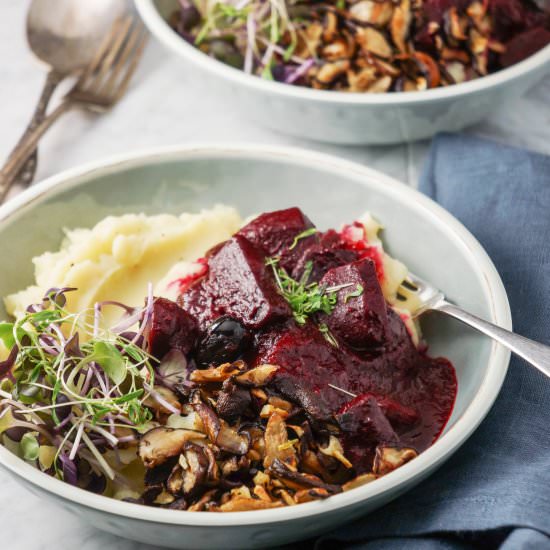 Beet Bourguignon – Beet Stew in Wine