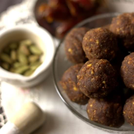 Date and Besan Laddoo