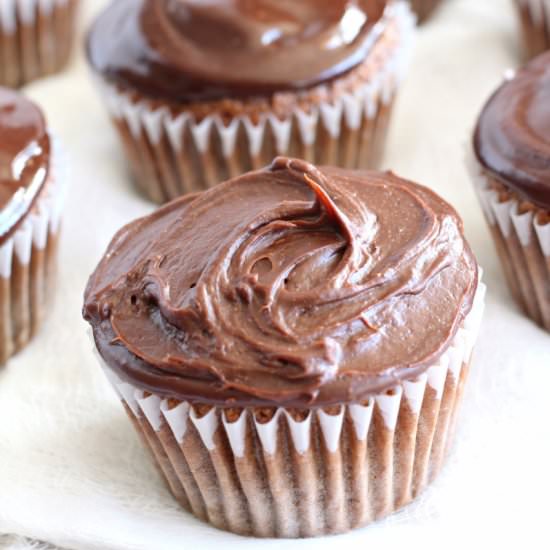 Vanilla Cupcakes with Rich Ganache