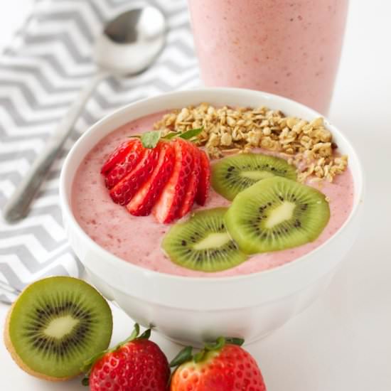 Strawberry Kiwi Smoothie Bowl