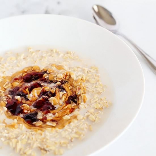 PEANUT BUTTER AND JELLY OATS
