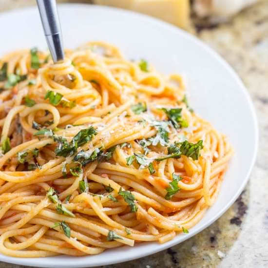 Easy Garlic Spaghetti