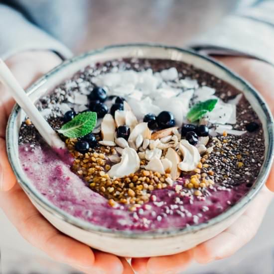 acai smoothie bowl