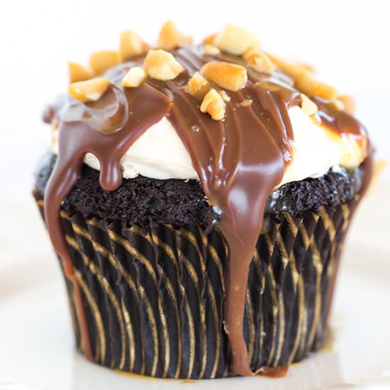 Snickers Cupcakes