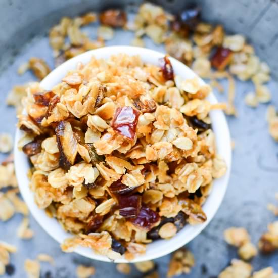 Crunchy Pistachio Date Granola