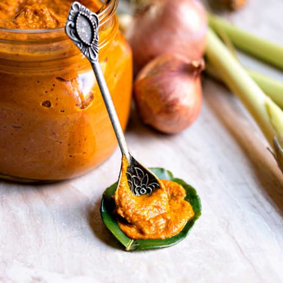 Easy Thai Yellow Curry Paste