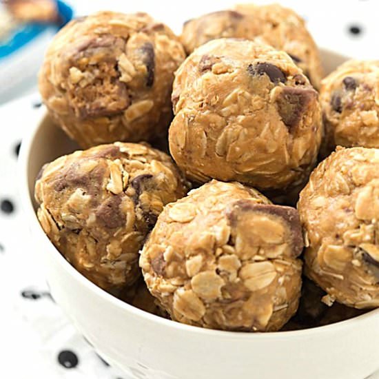 No-Bake Snickers Granola Bites