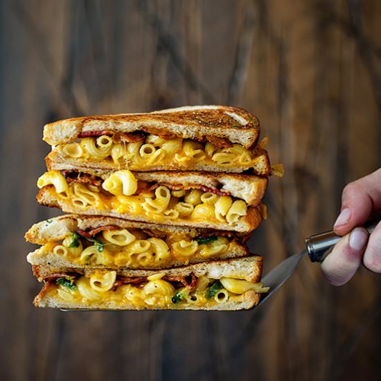 Grilled Bacon, Mac & Cheese Melt