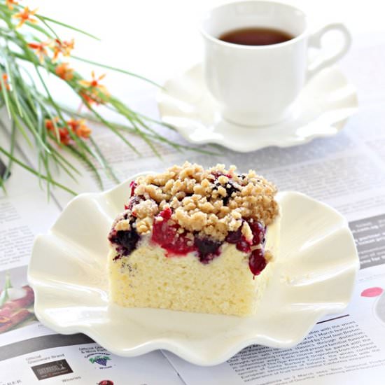 Berries Streusel Cake