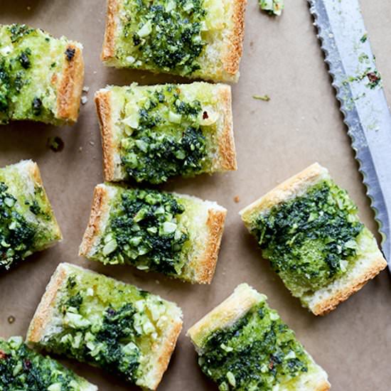 Garlic Bread with Kale Pesto