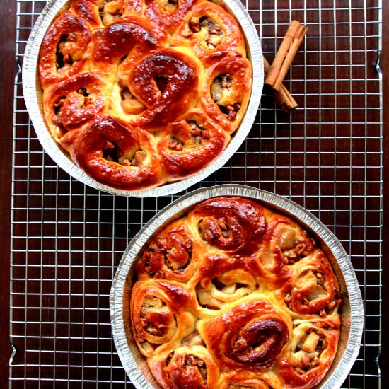 Cinnamon Apple Pecan Buns