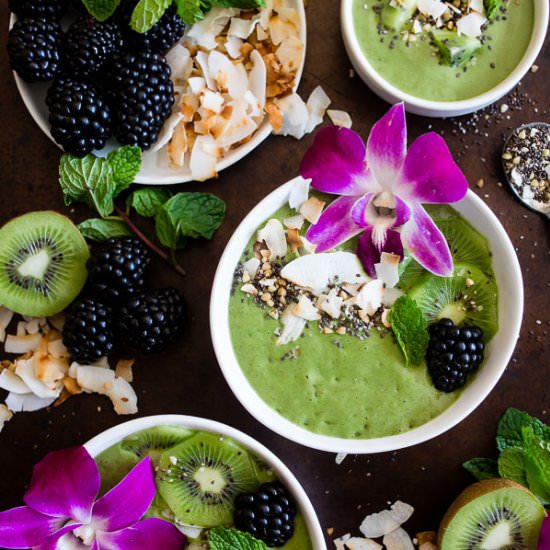 Tropical Green Smoothie Bowl