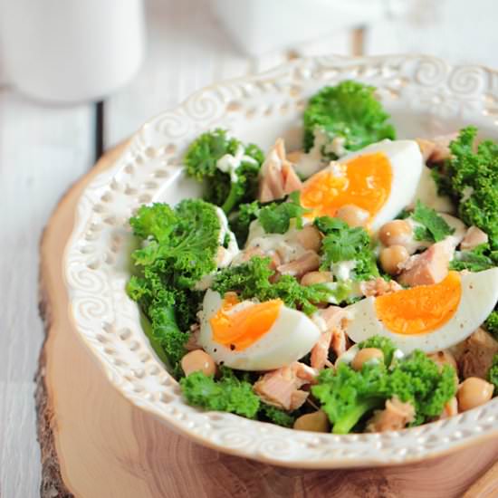 Kale, chickpea and tuna salad
