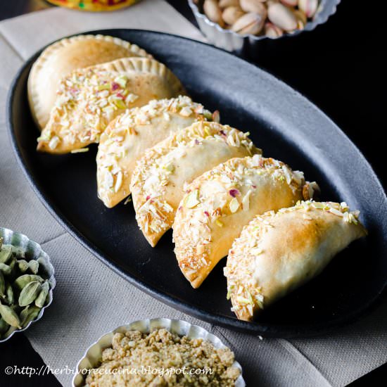Baked Thandai Gujiya