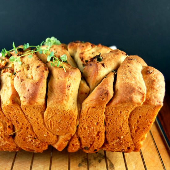 Vegan Garlic Herb Pull Apart Bread