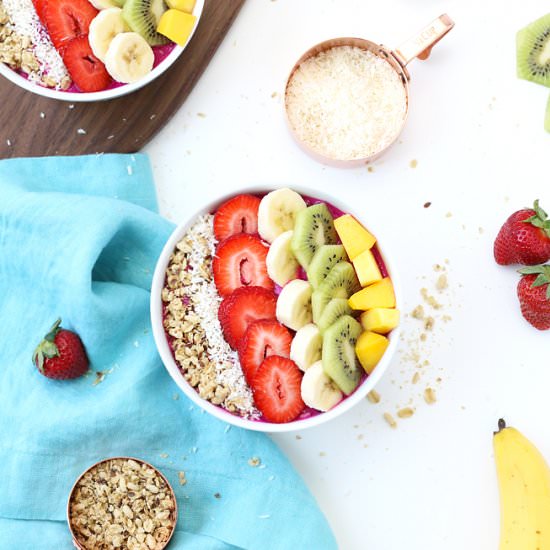 Tropical Pitaya Smoothie Bowl