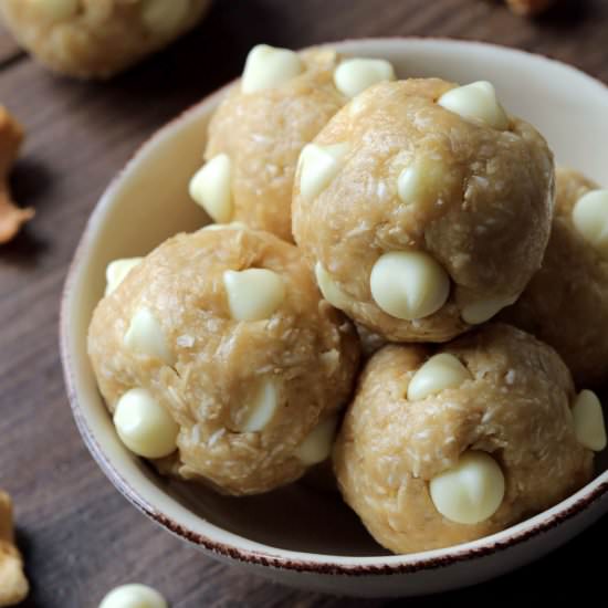 GF White Chocolate Cashew Bites