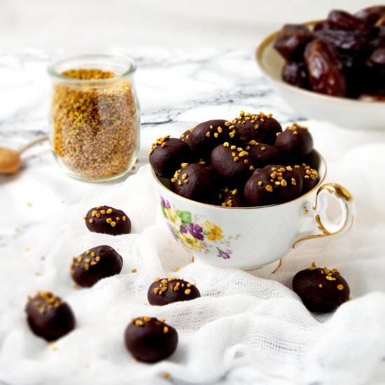 Raw Chocolate Caramel Eggs