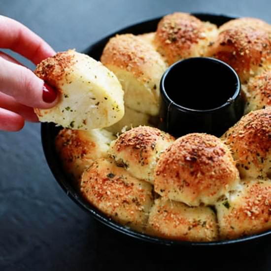 Garlic Parmesan Pull-Apart Bread