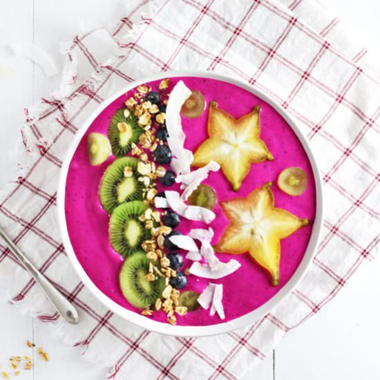 Dragon Fruit Smoothie Bowl