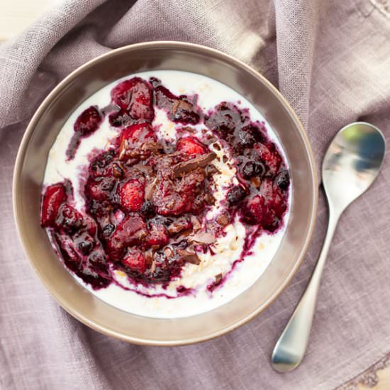 Overnight Berry Oatmeal