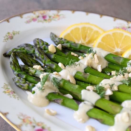 Asparagus with Vegan Cream Sauce