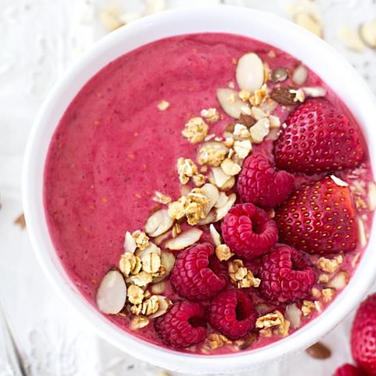 Berry Vanilla Smoothie Bowl