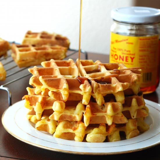 apple cheddar cornmeal waffles
