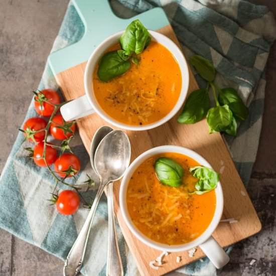 Vegan tomato-coconut soup