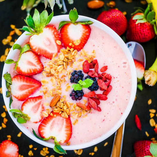 Strawberry Pineapple Smoothie Bowl