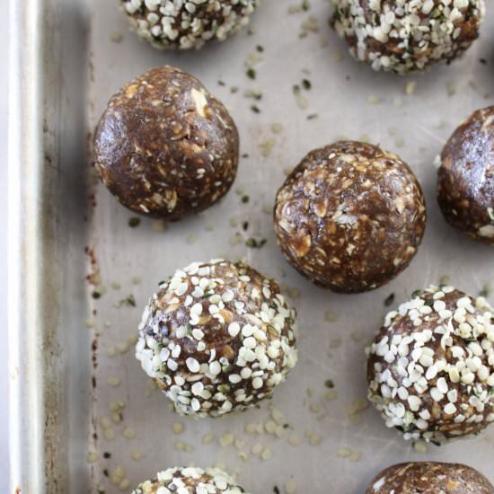 Vanilla Chai Cinnamon Energy Bites