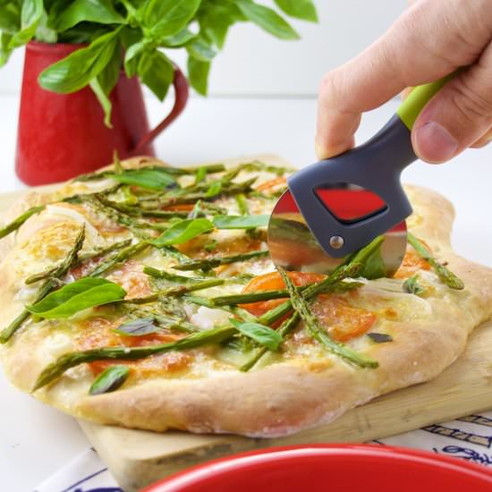 Asparagus pizza