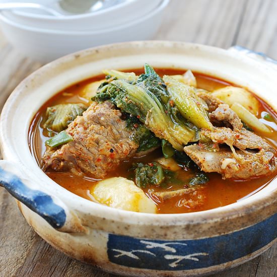 Gamjatang (Spicy Pork Bone Stew)