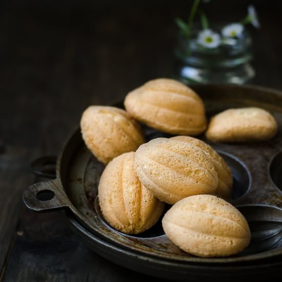 Kuih Bahulu / Bite-size Sponge Cake