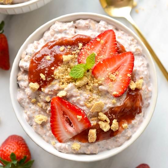 Strawberry Cheesecake Overnight Oat