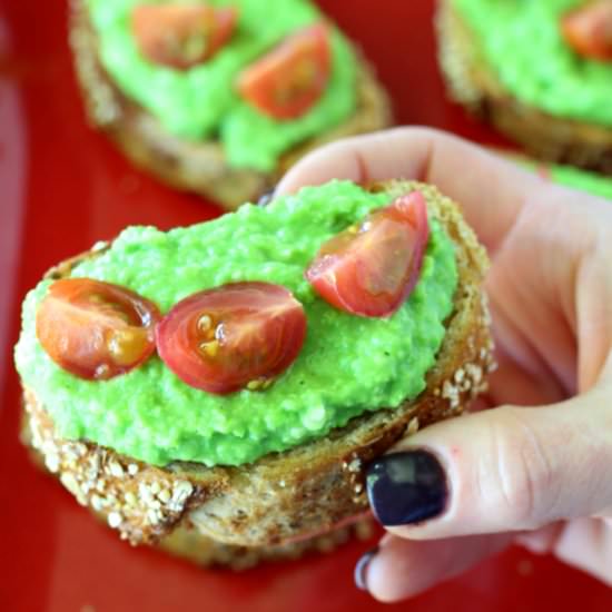 Light Pea Pesto Crostini Appetizer