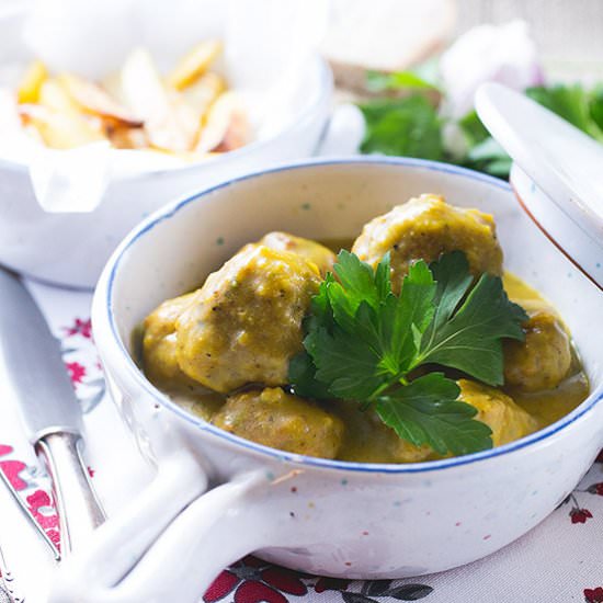 Meatballs in yellow almond sauce